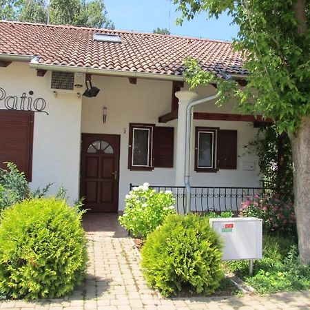 Villa Patio Patince Exterior foto