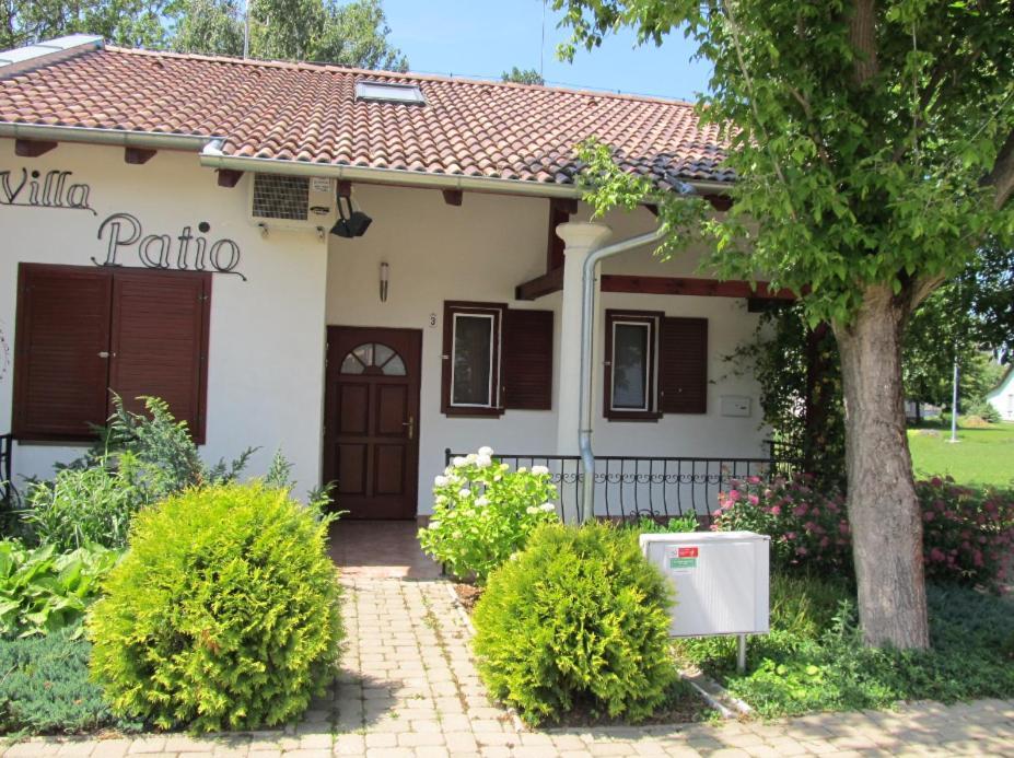 Villa Patio Patince Exterior foto
