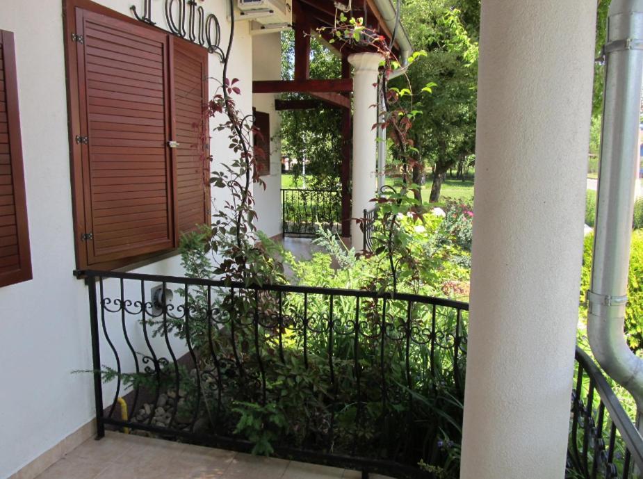 Villa Patio Patince Exterior foto