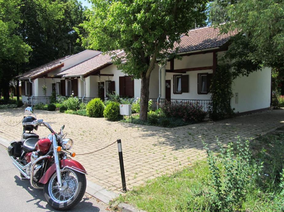 Villa Patio Patince Exterior foto