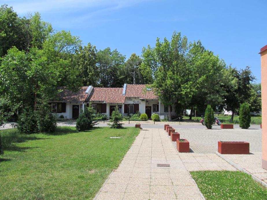 Villa Patio Patince Exterior foto