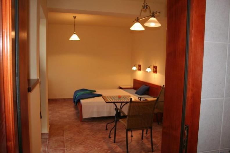 Villa Patio Patince Quarto foto